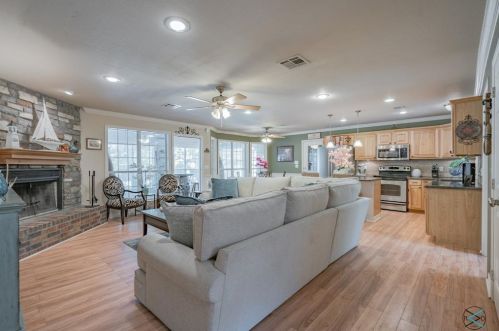 6961 Redbud Ct, Athens, TX 75751-9127
