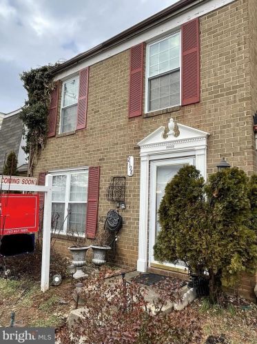 2198 Monaghan Dr, Herndon, VA 20170-4379