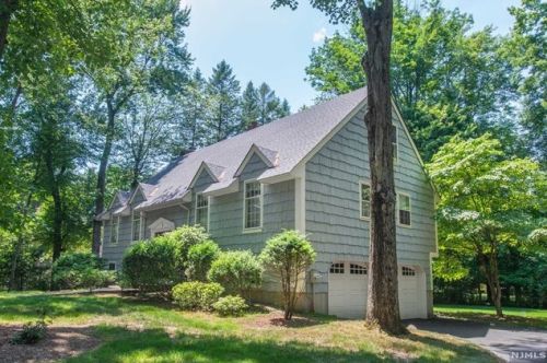 2 Michele Ct, Allendale, NJ 07401-1013