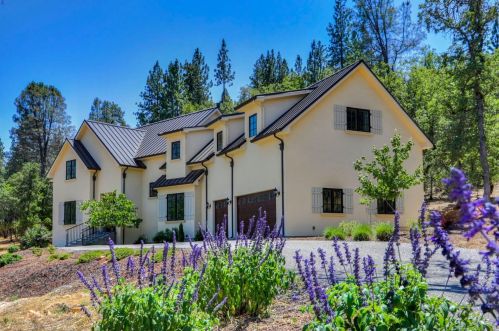 15240 Woodmont Ln, Meadow Vista, CA 95722-9385