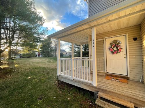 137 Larsen Dr, Amityville, NY 11701-1359