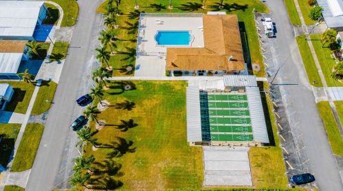 4104 Sandpine Cir, Boynton Beach FL  33436-2660 exterior