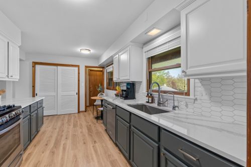 11625 Vega Ave, Thiensville, WI 53097-3040