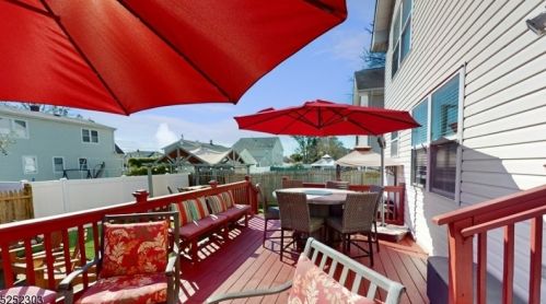 326 Angle Ave, Manville NJ  08835-2318 exterior