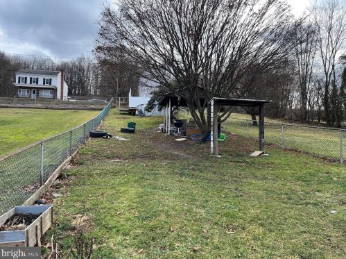 320 Valley St, Port Carbon, PA 17965-1616