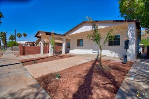 317 6th St, Calexico, CA 92231-2711