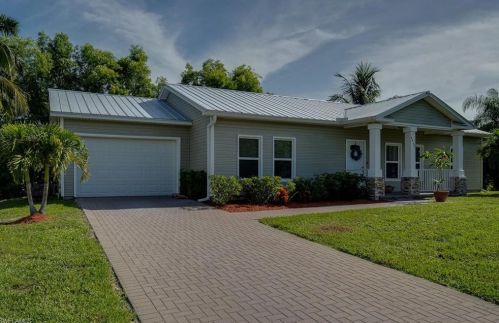 4468 Lake Heather Cir, Saint James City, FL 33956-2614