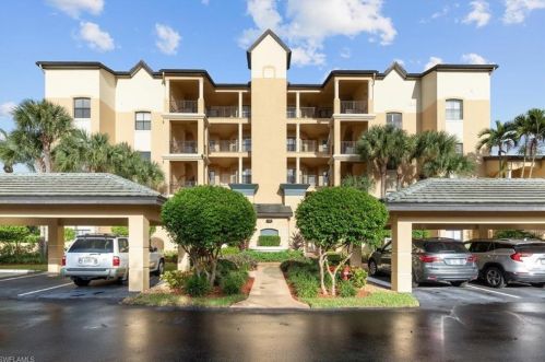 210 Vintage Cir, Naples, FL 34119-4780