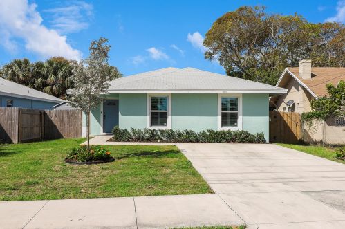 3121 Pinewood Ave, West Palm Beach, FL 33407-5143