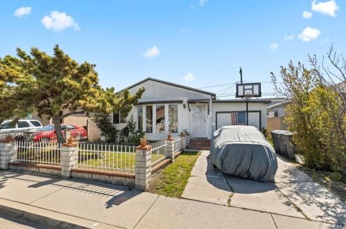 1154 Renton St, Long Beach, CA 90745-3529