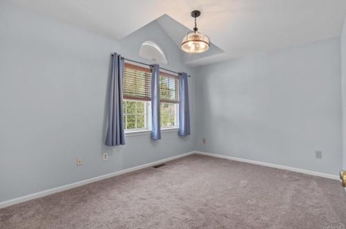 228 Mallard Ct, Yorktown Hgts NY  10598-1975 exterior