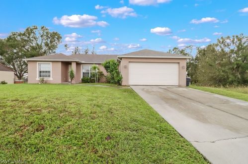 4013 9th St, Lehigh Acres, FL 33976-2701