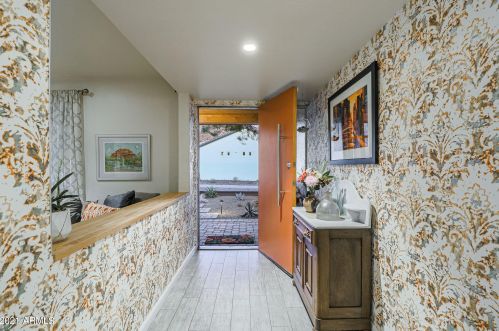 7036 22nd St, Phoenix, AZ 85020-5604