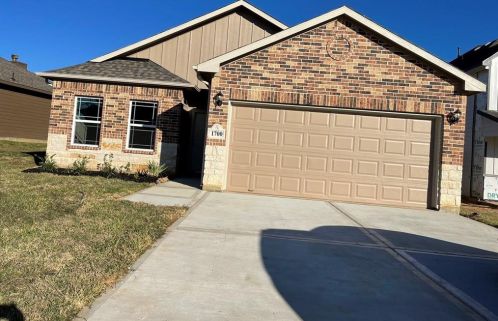 1700 Cindy Ln, Conroe TX  77304-3158 exterior