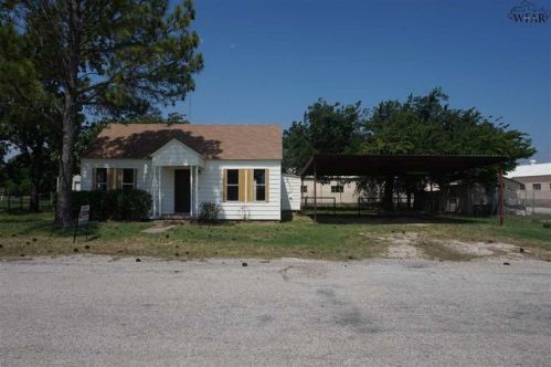 409 Hammond St, Henrietta, TX 76365-1604