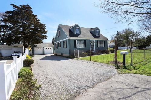 126 11th Ave, Huntington Station, NY 11746-2248
