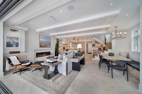 209 Crystal Ave, Newport Beach CA  92662-1313 exterior