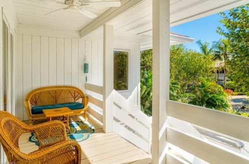 5303 Umbrella Pool Rd, Sanibel, FL 33957-2411