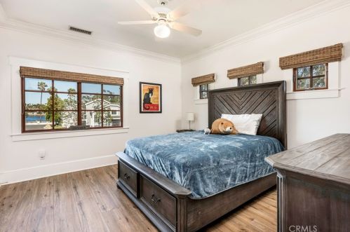 5250 Appian Way, Long Beach CA  90803-1901 exterior