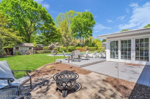 33 Pelican Rd, Middletown NJ  07748-3237 exterior