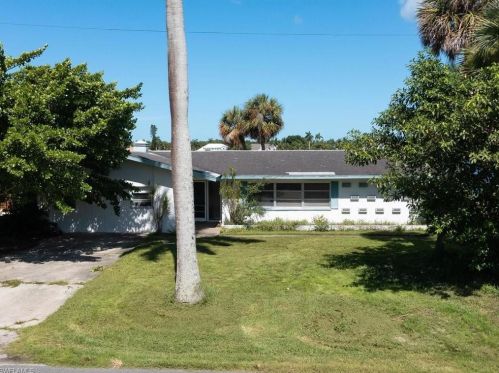 1990 Kingfish Rd, Naples, FL 34102-1534