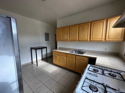 81 Paterson Ave, Paterson NJ 07522-1435 exterior