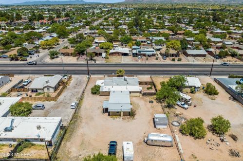 902 Prince Rd, Tucson AZ 85705-3028 exterior