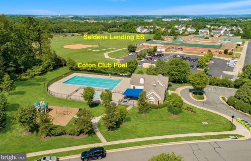 19372 Ml Dm Pl, Leesburg VA 20176-1637 exterior