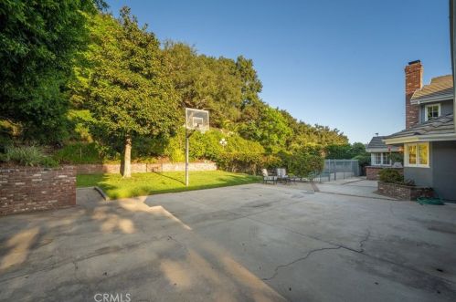 1022 Oak Canyon Ln, Glendora CA  91741-2256 exterior