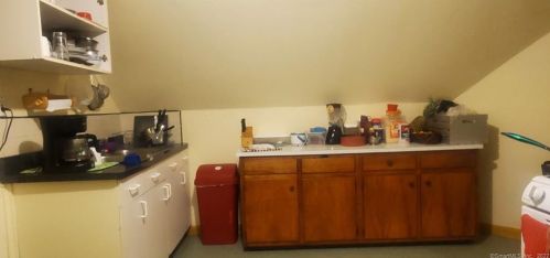 24 Bronx Ave, Bridgeport CT  06606-4663 exterior