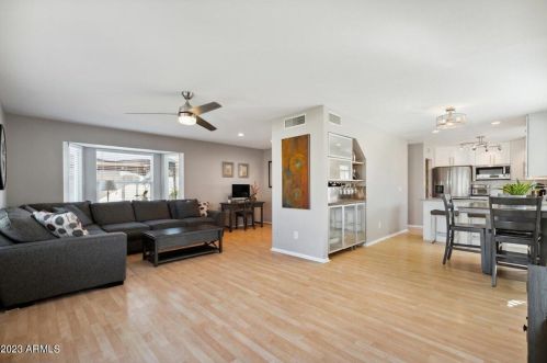 4710 Escuda Dr, Glendale, AZ 85308-5135