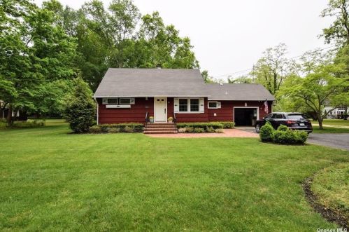 8 Chapel Ave, Brookhaven, NY 11719-9540