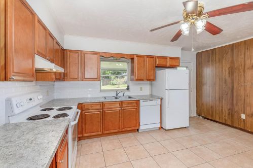 304 Sunset Dr, Sanford FL  32773-4749 exterior