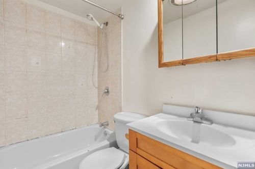 51 Pinecrest Trl, West Milford NJ  07480-1700 exterior