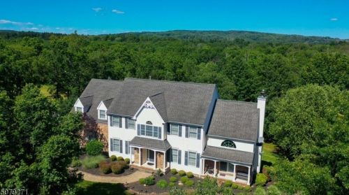6 Four Seasons Dr, Flemington, NJ 08822-4926