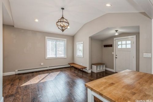 17 Teed St, Huntington Station NY  11746-4331 exterior