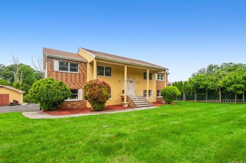 12 Wisconsin Ave, Congers, NY 10920-2805