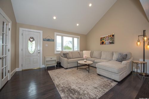 79 Mayhew Ave, Babylon, NY 11702-3616