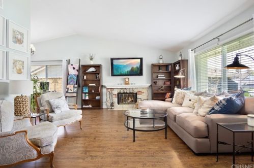 20147 Dorothy St, Santa Clarita, CA 91351-3805