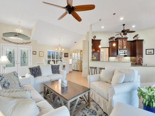 468 Waterleaf Ct, Marco Island, FL 34145-2704