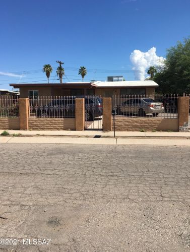 3743 Sylvane St, Tucson, AZ 85713-2411