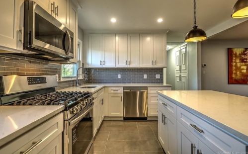 53 Fairfield St, Milford CT  06460-5149 exterior