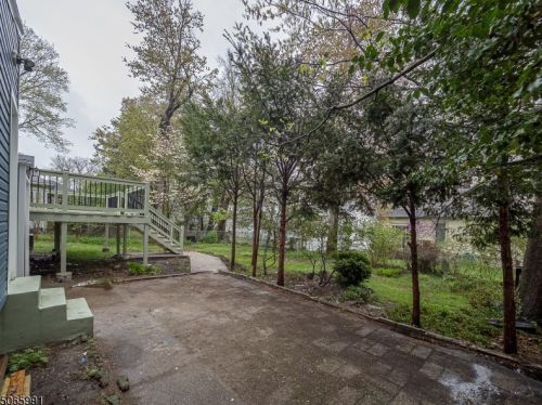 36 Woodcrest Cir, Springfield NJ  07081-1517 exterior