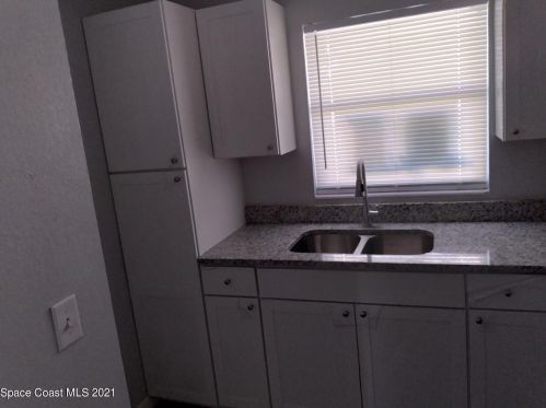 915 Grv Ave, Cocoa FL 32922-7216 exterior