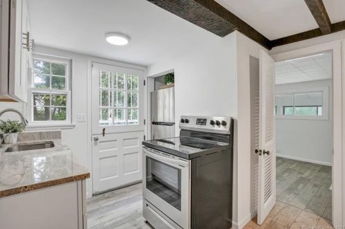 93 Boulevard Dr, Danbury CT  06810-7254 exterior