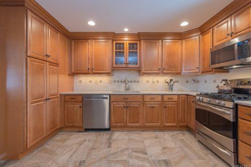 3 Harriman Ct, Garnerville NY  10923-1334 exterior