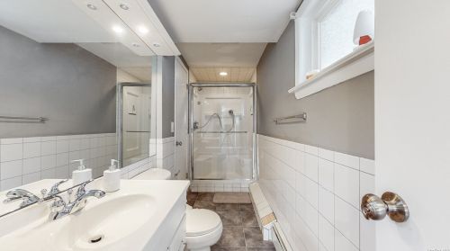 947 Montauk Ave, Islip Terrace NY  11752-1206 exterior