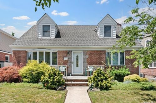59 Celler Ave, New Hyde Park, NY 11040-2014