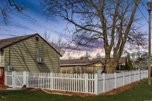 1340 7th St, Babylon NY  11704-4250 exterior