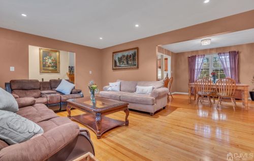 4 Plymouth Ln, East Brunswick NJ  08816-3321 exterior